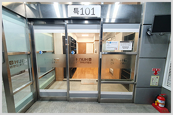 특101호 조문실 입구